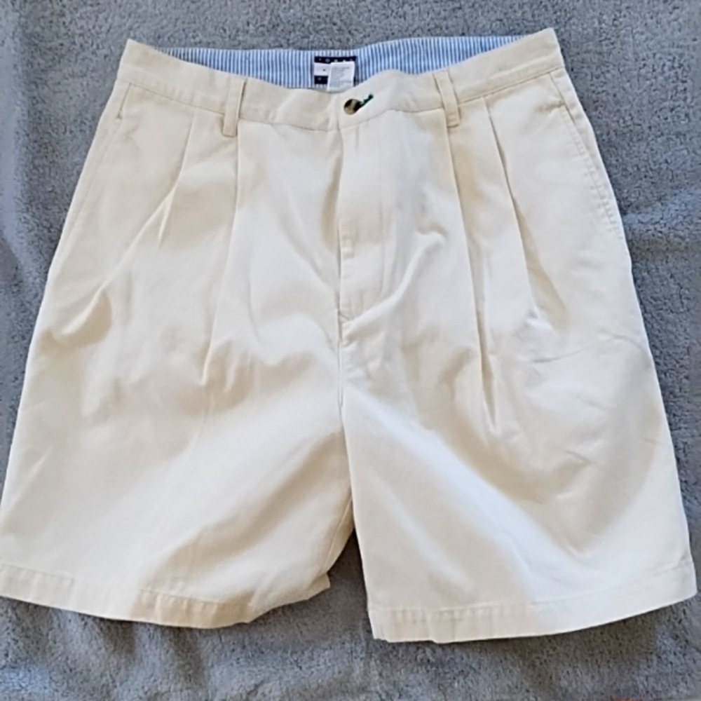 Tommy Hilfiger pleated shorts size 34